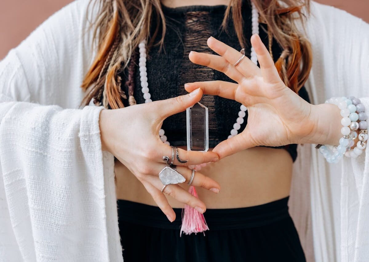 Como escolher entre cursos presenciais e online de reiki