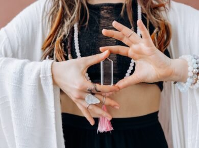 Como escolher entre cursos presenciais e online de reiki