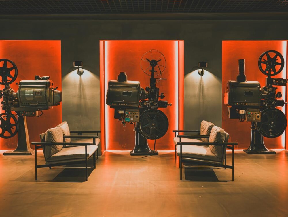 Para análises de filmes e séries cult, é fundamental mergulhar em obras que transcenderam gerações, desafiando convenções e c