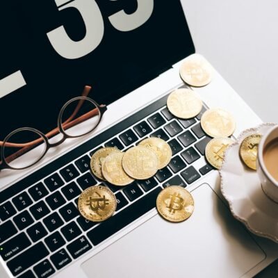 Para entender como a IA está mudando o trabalho e a vida, é crucial reconhecer sua influência na automação de tarefas, criaçã