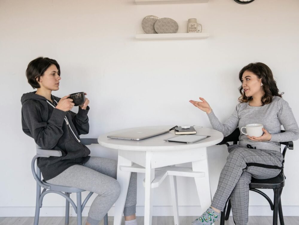 Para cultivar amizades duradouras, é essencial investir em comunicação genuína, reciprocidade e presença. Construa confiança