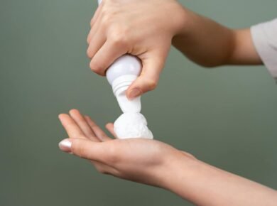 Para dicas de autocuidado para qualquer rotina, comece integrando pequenos hábitos diários como pausas conscientes, hidrataçã