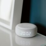 Para entender o impacto de assistentes virtuais no consumo, é crucial reconhecer que eles redefinem a jornada do consumidor,