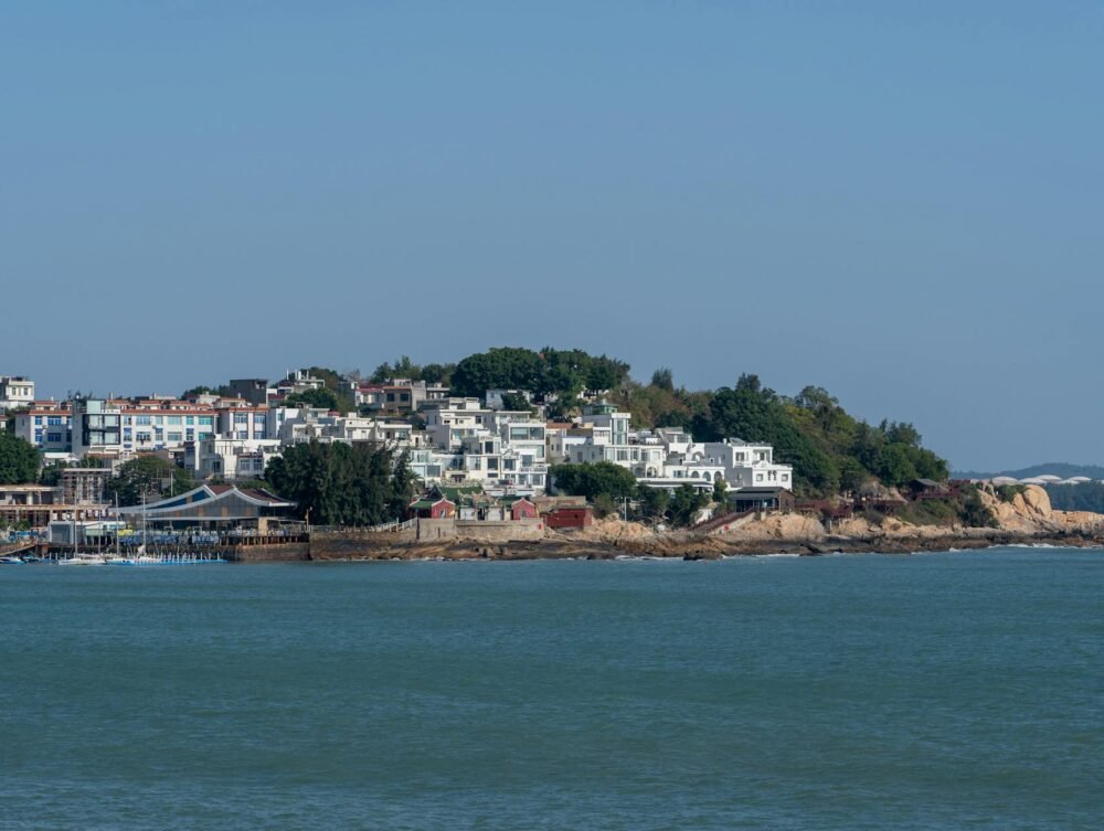 Para compreender o impacto do turismo sustentável, é essencial reconhecer sua capacidade de gerar desenvolvimento econômico l