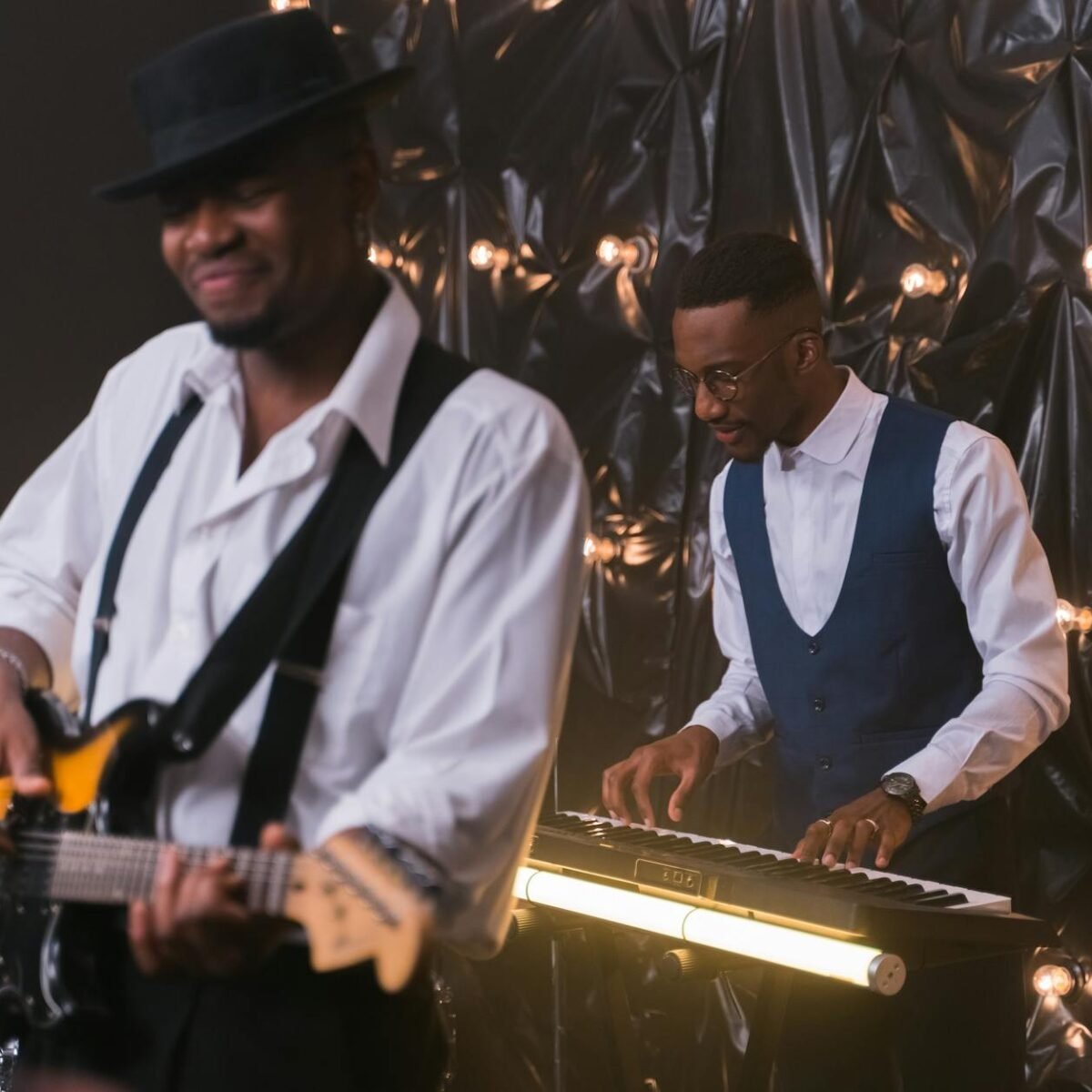 Para novos artistas em ascensão, trata-se de talentos emergentes que conquistam visibilidade e reconhecimento no cenário musi