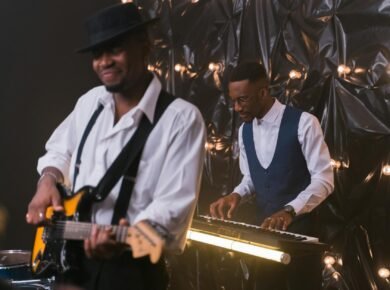 Para novos artistas em ascensão, trata-se de talentos emergentes que conquistam visibilidade e reconhecimento no cenário musi