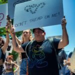 Para o papel dos jovens nas decisões políticas, é crucial reconhecer que eles são agentes de transformação. Sua participação