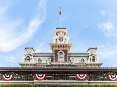 Para *Turismo internacional: onde brasileiros querem ir*, os destinos mais desejados incluem Portugal, Estados Unidos (princi