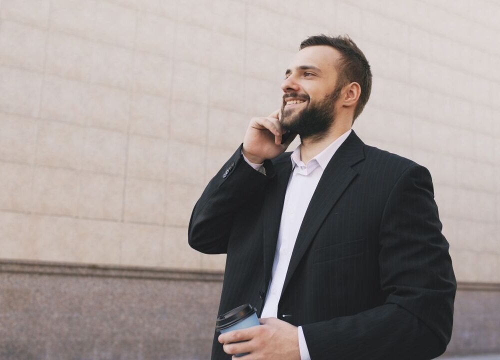 Como conferir informações de empresas citadas em anúncios e ofertas