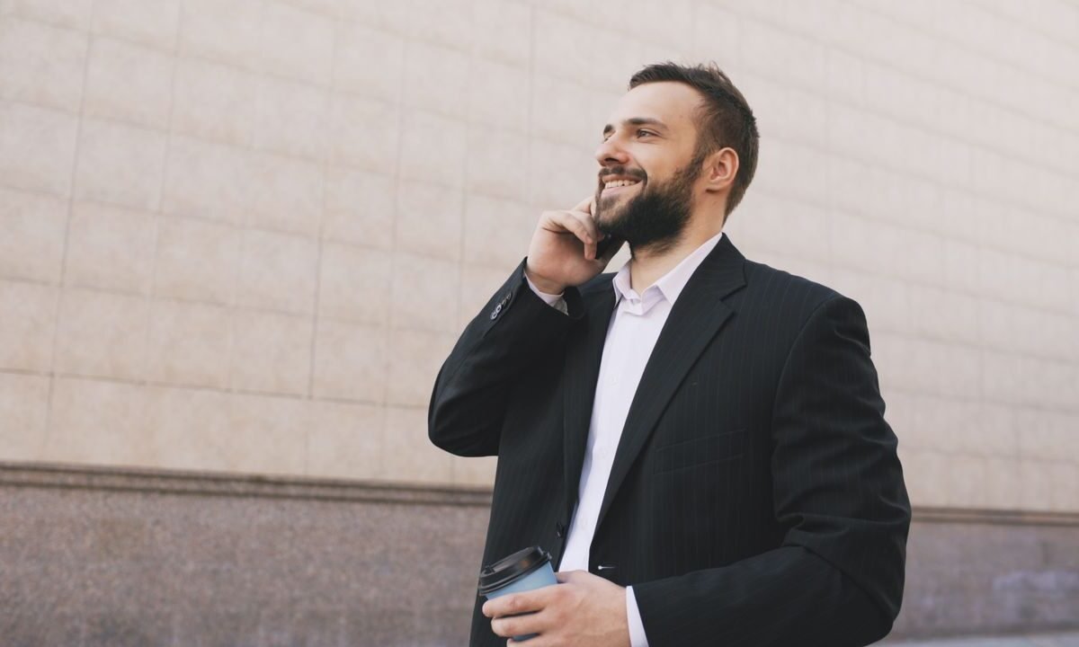 Como conferir informações de empresas citadas em anúncios e ofertas