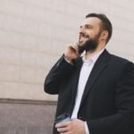 Como conferir informações de empresas citadas em anúncios e ofertas