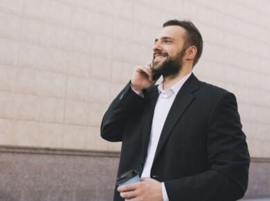 Como conferir informações de empresas citadas em anúncios e ofertas