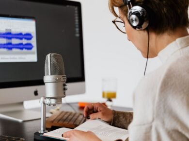 7 tipos de conteúdo que ficam muito melhores quando têm narração
