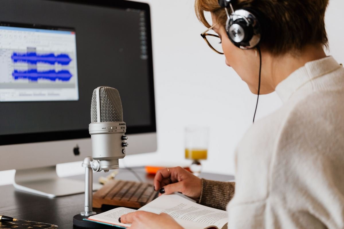 7 tipos de conteúdo que ficam muito melhores quando têm narração